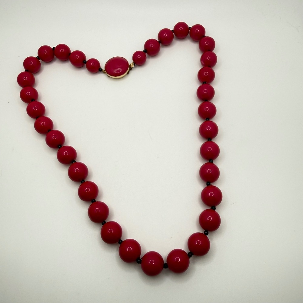 Vintage Hong Kong Magenta Pink Bead Necklace Gold Tone Box Clasp 22 Inch